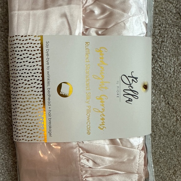 Set of 2 Bella IL Fire Goodnight Gorgeous Ruffled Standard Silky Pillowcases - Picture 2 of 5